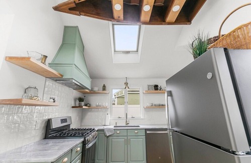 Onset Casa | The Seafoam House: Steps to beach and village!