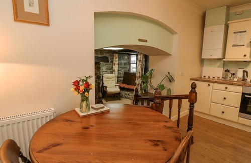 Llanwrthwl Cabaña | THE SEARLE, pet friendly, character holiday cottage in Rhayader