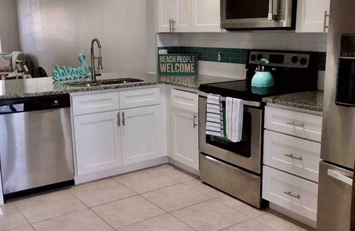 Sabal Harbour Condominio | The Seashell Cottage with peaceful water views!