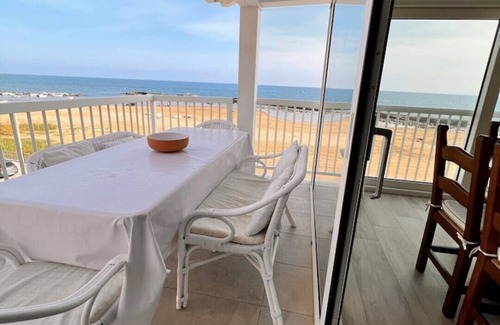 Marina di Palma Apartamento | The Seaside Sunrise. 1 minute walk to the beach. AC
