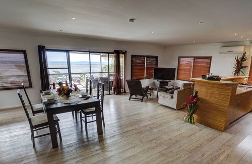 Nuku'alofa Cabina | The Seaview Lodge