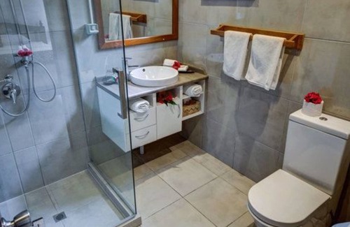 Nuku'alofa Cabina | The Seaview Lodge