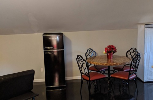 Covington Apartamento | El espacio de vida de estudio aislado de Ford's Ranch