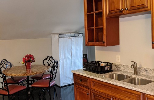 Covington Apartamento | El espacio de vida de estudio aislado de Ford's Ranch
