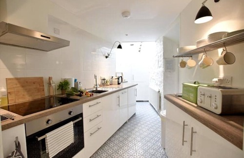 Chysauster Apartamento | The Secret Garden - garden apartment full of character, close to sea, parking
