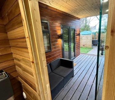 Garvagh Otro | The Secret Garden - Hot Tub North Coast Stay
