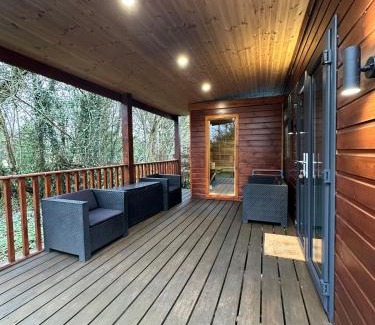 Garvagh Otro | The Secret Garden - Hot Tub North Coast Stay
