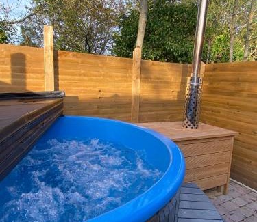 Garvagh Otro | The Secret Garden - Hot Tub North Coast Stay