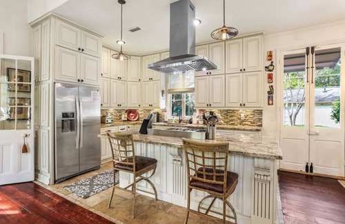 Covington Casa | El jardín secreto se encuentra en Covington, Louisiana. ¡Verdaderamente una casa única!