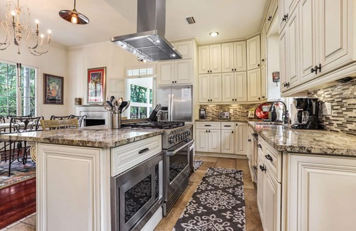 Covington Casa | El jardín secreto se encuentra en Covington, Louisiana. ¡Verdaderamente una casa única!