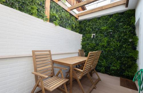 Agia Paraskevi Casa | The Secret Garden Stay