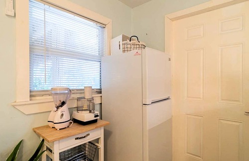 Lake Worth Casa | The Secret Garden - The Cottage Near Beach, Shops, Restaurants, Pet Friendly, Close to Lucerne Ave!
