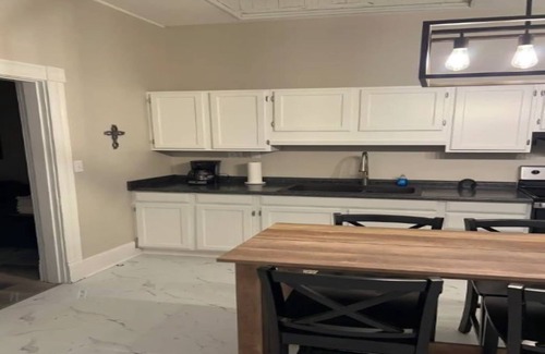 Lawrenceburg Apartamento | The Secretariat; A Cozy two bedroom Downtown loft apartment