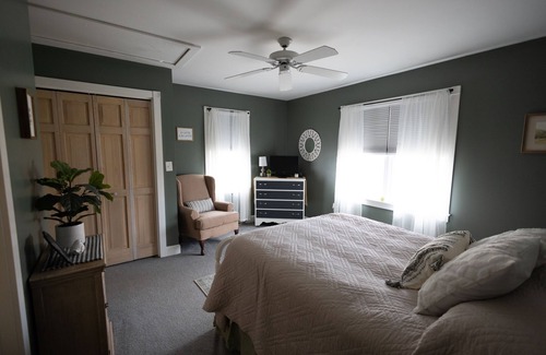 Huntington Mills Cama Y Desayuno | The Sequoia Room located 7 miles from Ricketts Glen State Park