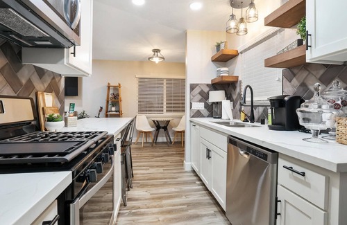 Exeter Apartamento | The Sequoia Stunner: Exeters Rocky Hill Retreat