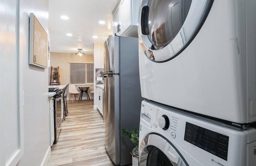 Exeter Apartamento | The Sequoia Stunner: Exeters Rocky Hill Retreat