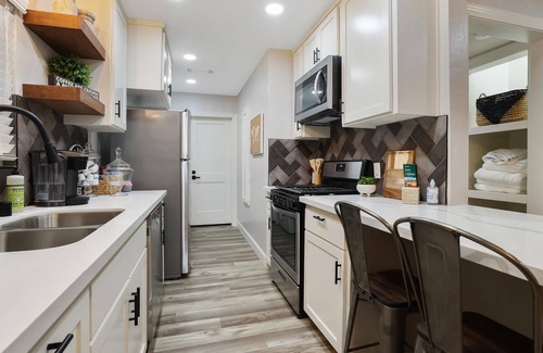 Exeter Apartamento | The Sequoia Stunner: Exeters Rocky Hill Retreat