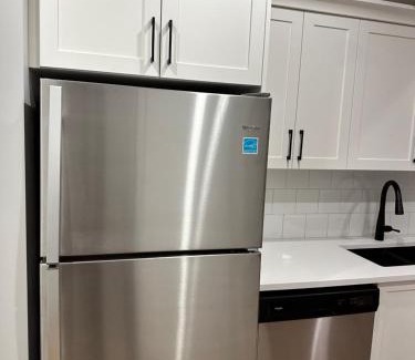 Southeast Calgary Apartamento | The Seton Nook - 1BR Suite Near Seton Health Campus, Cineplex and YMCA