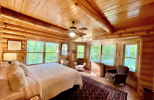 Stone Lake Cabina | The Seven Oaks Lodge - The perfect north woods experience awaits you.