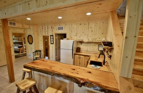 Stone Lake Cabina | The Seven Oaks Lodge - The perfect north woods experience awaits you.