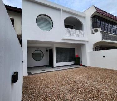 Taman Johor Jaya Casa | The Seven Room