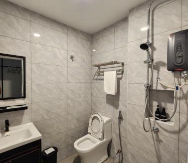 Taman Johor Jaya Casa | The Seven Room