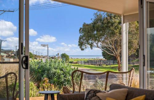 Maslin Beach Casa | The Shack at Maslin Beach - C21 SouthCoast Holidays