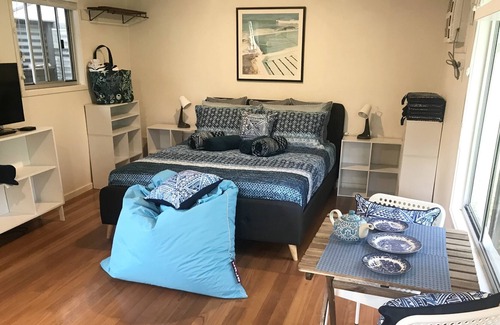 South Durras Cabina | The Shack - breakfast, linen and bath towels included
