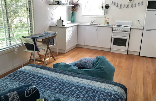 South Durras Cabina | The Shack - breakfast, linen and bath towels included