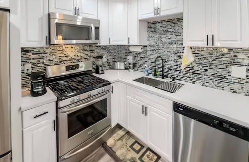 Riverside Apartamento | The Shalimar Casita, Fits 6 Guests, Smart Tvs, Remodeled Unit, Full Size Kitchen