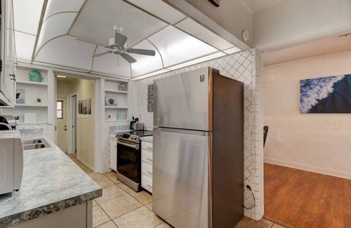 Holly Hill Casa | The Shark Shack-pet friendly, huge yard and ping pong