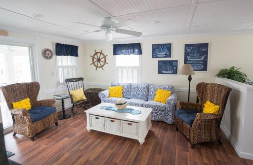 Clinton Casa | The Sharlene Cottage