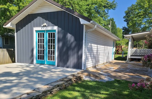 Mountain View Cabaña | The Shed- A Farmhouse cottage close to all town has to offer