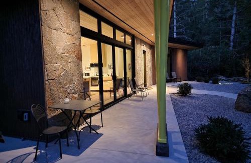 Madeira Park Casa | The Shed at Moon Dance