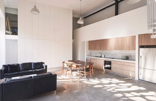 Lorne Casa | THE SHED - Entretenimiento para todos, incluida tu mascota