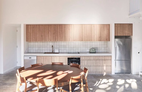 Lorne Casa | THE SHED - Entretenimiento para todos, incluida tu mascota