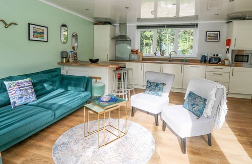 New Quay Cabina | THE SHED, pet friendly, with a garden in Llanarth