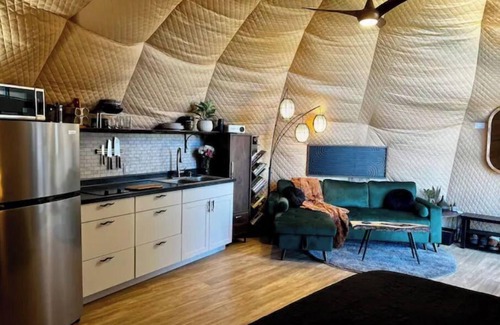 Alexander Casa | The Shell Dome ~Sauna ~Outdoor Shower ~Mtn Views ~Movie Projector ~Labyrinth