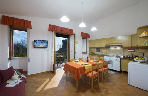 Bomerano Apartamento | Apartamento a las puertas del camino de los dioses.