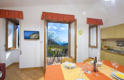 Bomerano Apartamento | Apartamento a las puertas del camino de los dioses.
