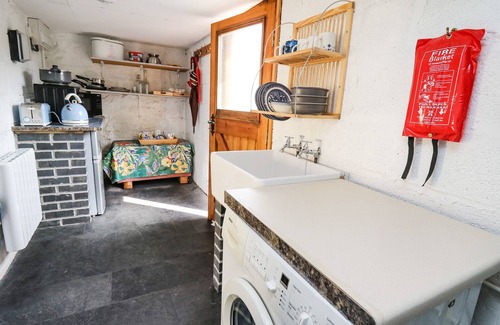 Brecon Cabaña | THE SHEPHERD'S BOTHY ON BLAENBRYNICH FARM in Sennybridge