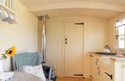 Denton Cabaña | THE SHEPHERDS HUT AT MARLEY, pet friendly in Barham, Kent