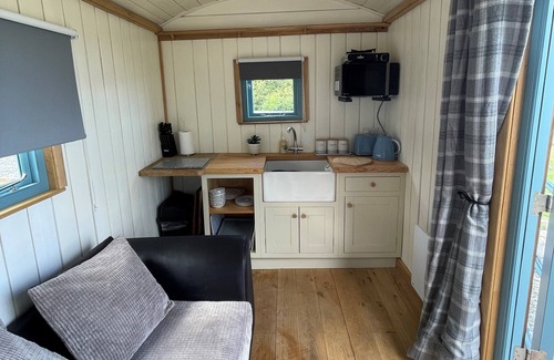 Tan-y-groes Cabina | The Shepherds Hut Glyncoch, Llangrannog