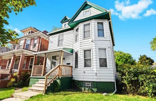 Detroit Apartamento | The Sheridan Family Compound