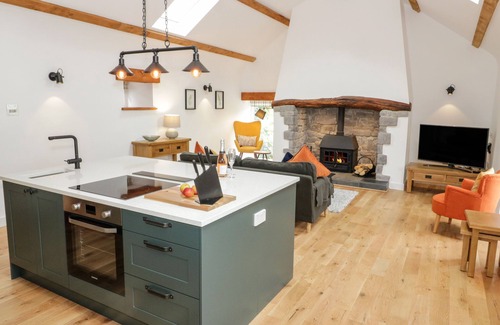 Llanrwst Cabaña | THE SHIPPON, romantic, luxury holiday cottage in Llanrwst