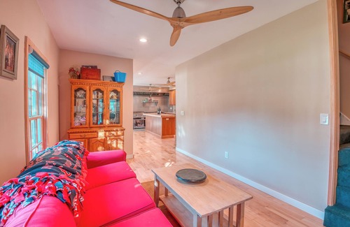 Bartlett Casa | The Shrine-Charming 4-bedroom house in Bartlett with AC, WiFi - 9 Beds