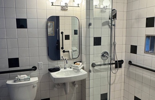 Traverse City Hotel | The Sierra Motel