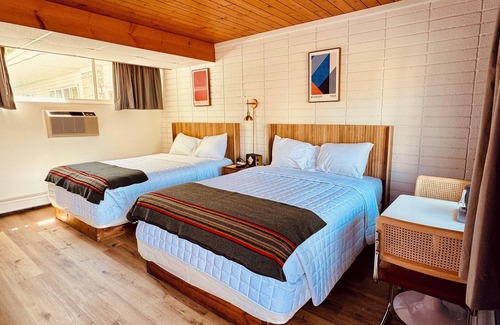 Traverse City Hotel | The Sierra Motel