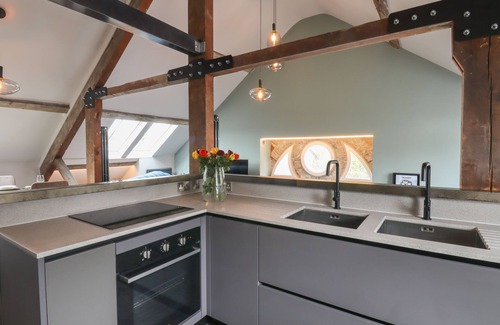 Dyserth Cabaña | THE SIGMA PENTHOUSE, family friendly, with a garden in Dyserth