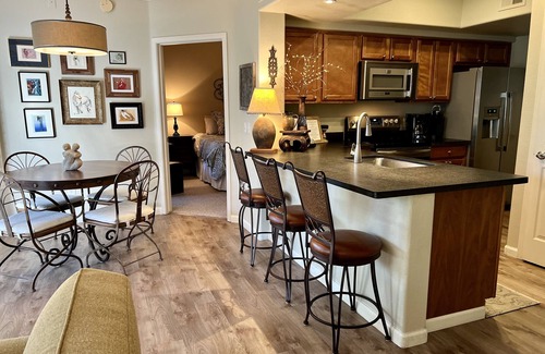 North Scottsdale Condominio | Hermoso y moderno condominio en Scottsdale, impresionantes vistas del resort ~ McDowell Mountain